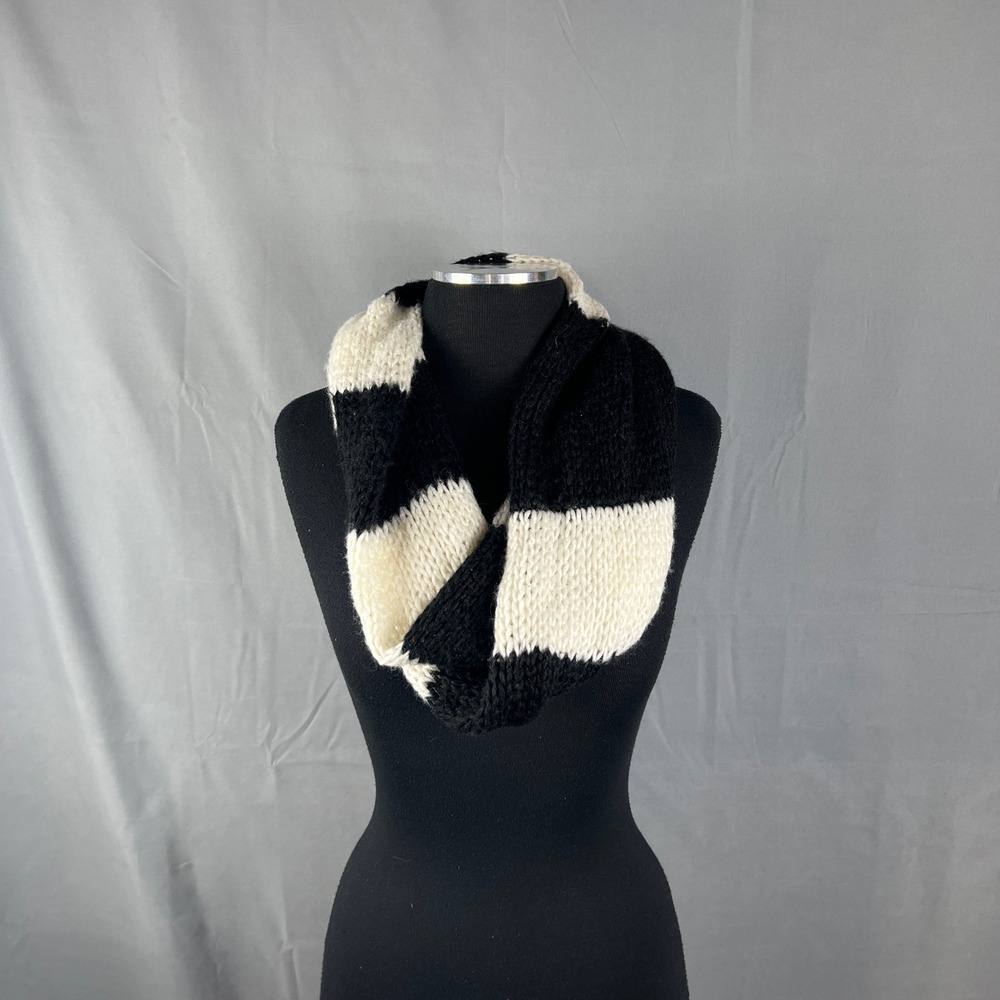 Womens Infinity Scarf One Size Black Cream Striped Chunky Knitted Neck Warmer